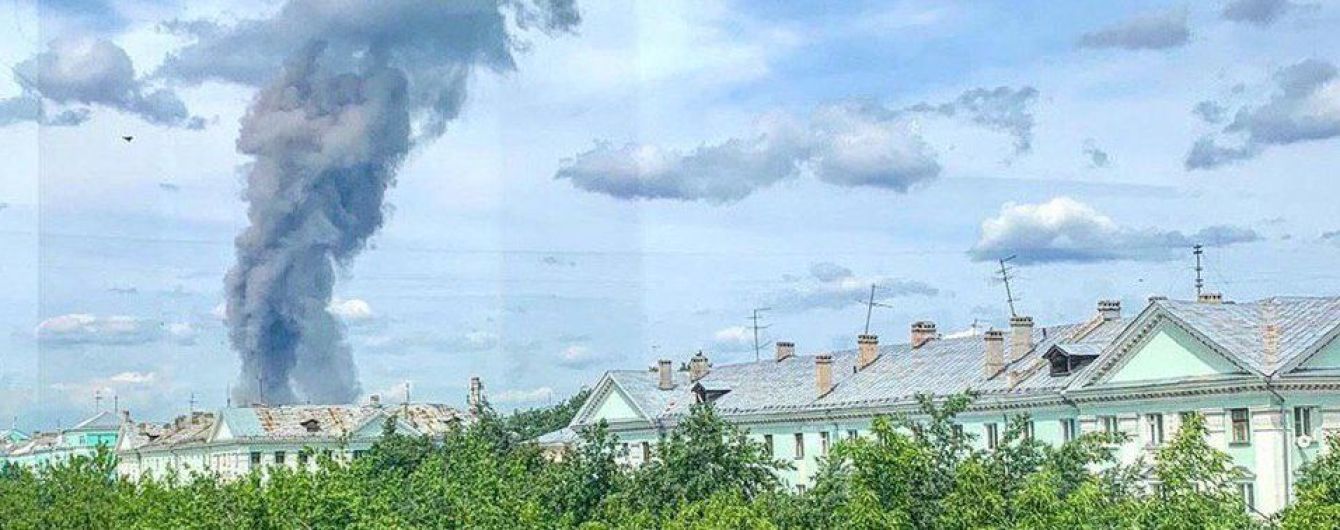 В России сообщили о десятках пострадавших при взрывах на заводе. В Сети появилось видео