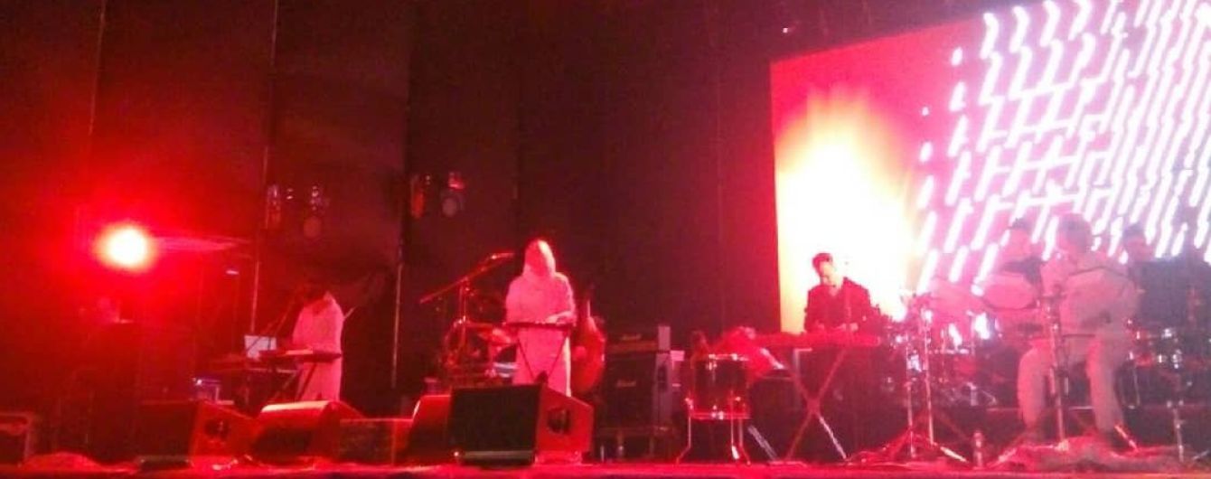 Творится хаос, падают деревья. На фестивале Kozak Fest из-за урагана обрушилась крыша сцены