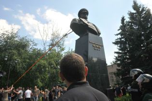 У Кабміні виступили проти обшуків у активістів через повалення пам’ятника Жукову