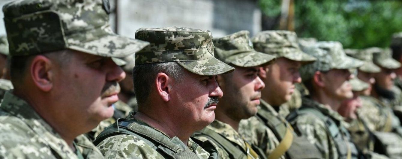 Без прапорщиків, рядових та мічманів. Зеленський підписав закон про нові військові звання