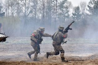 Порошенко розкрив таємницю про перше припинення вогню на Донбасі: "Десантники повертались із рейду"