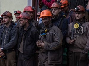 Шахтарі бунтували під парламентом: хто та чому не додає зарплат робітникам копалень
