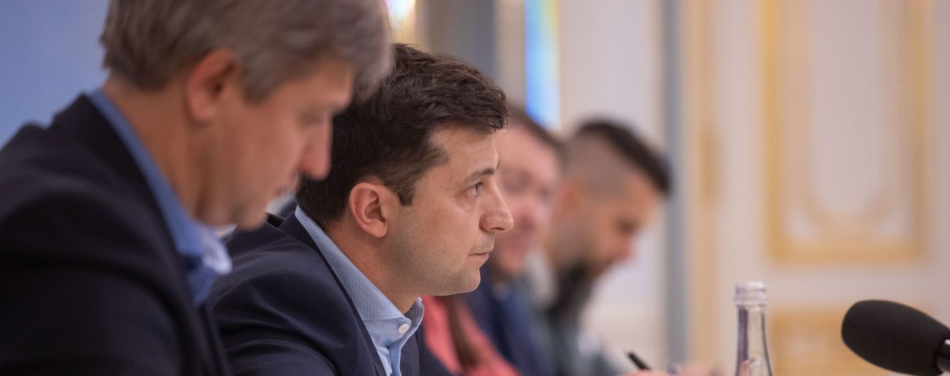 Зеленский прилетел в Брюссель с первым зарубежным визитом