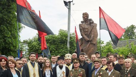 Польща та Ізраїль протестують проти відкриття пам'ятника Шухевичу в Івано-Франківську