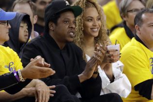 Jay-Z стал первым рэпером с состоянием в 1 млрд долларов