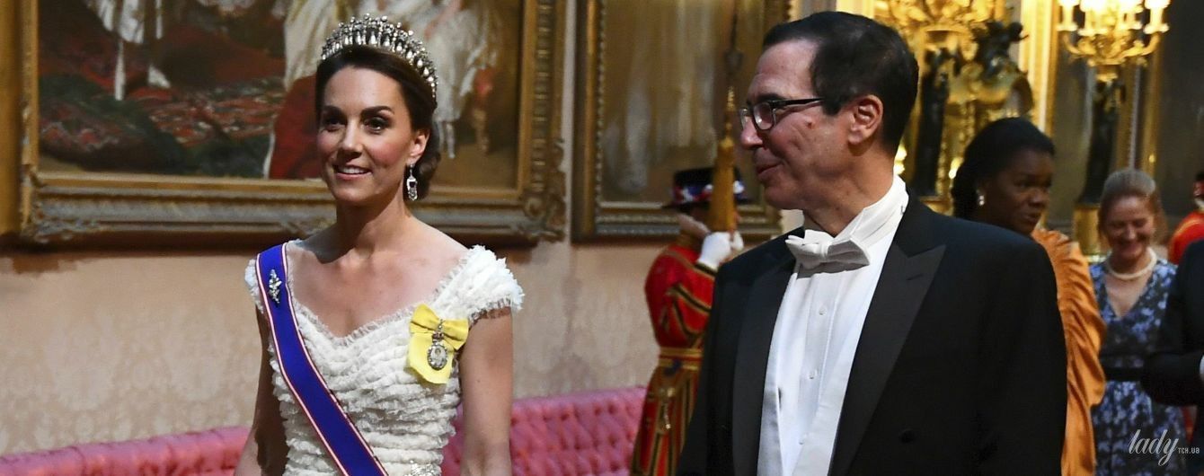 В платье Alexander McQueen и "особой" тиаре: герцогиня Кембриджская на торжественном приеме в Букингемском дворце