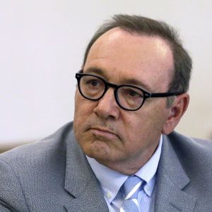 С Кевина Спейси сняли обвинения в сексуальных домогательствах к 18-летнему парню