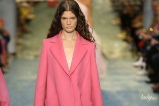 Яскраві принти та кольорові банти в колекції Carolina Herrera сезону осінь-зима 2019-2020