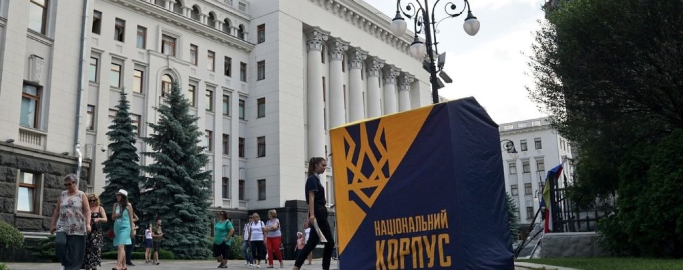 К Зеленскому пришли Нацкорпус и ветераны, которые требуют паспорта для добровольцев