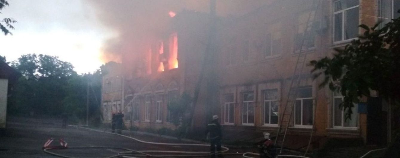 В Кировоградской области молния попала в здание районной администрации