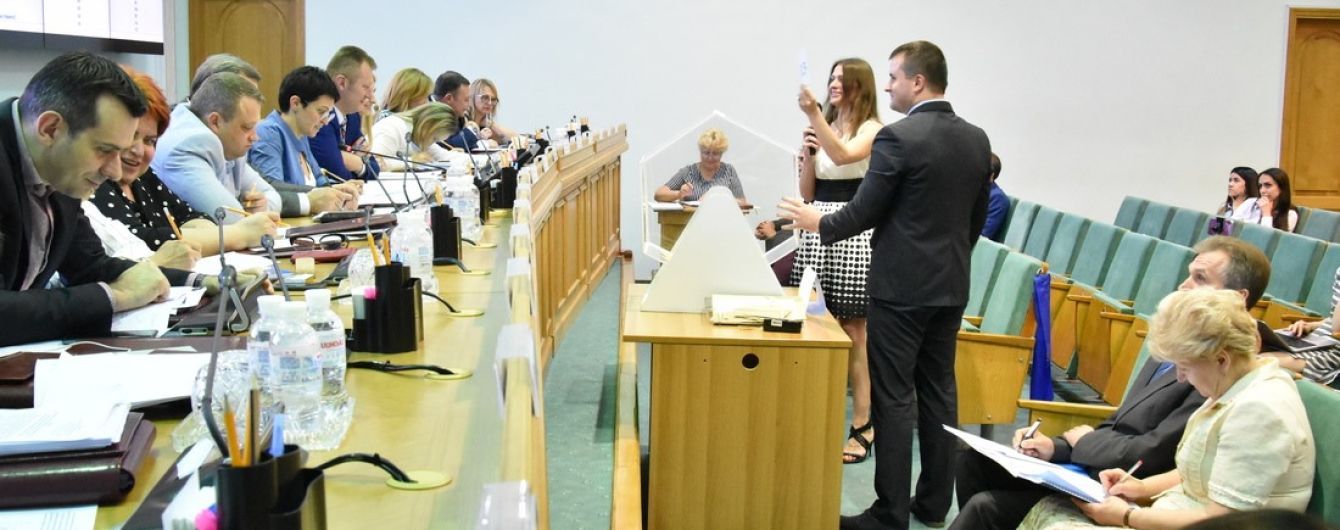 Центризбирком снял с выборов 18 кандидатов в нардепы и разогнал одну из ОИК