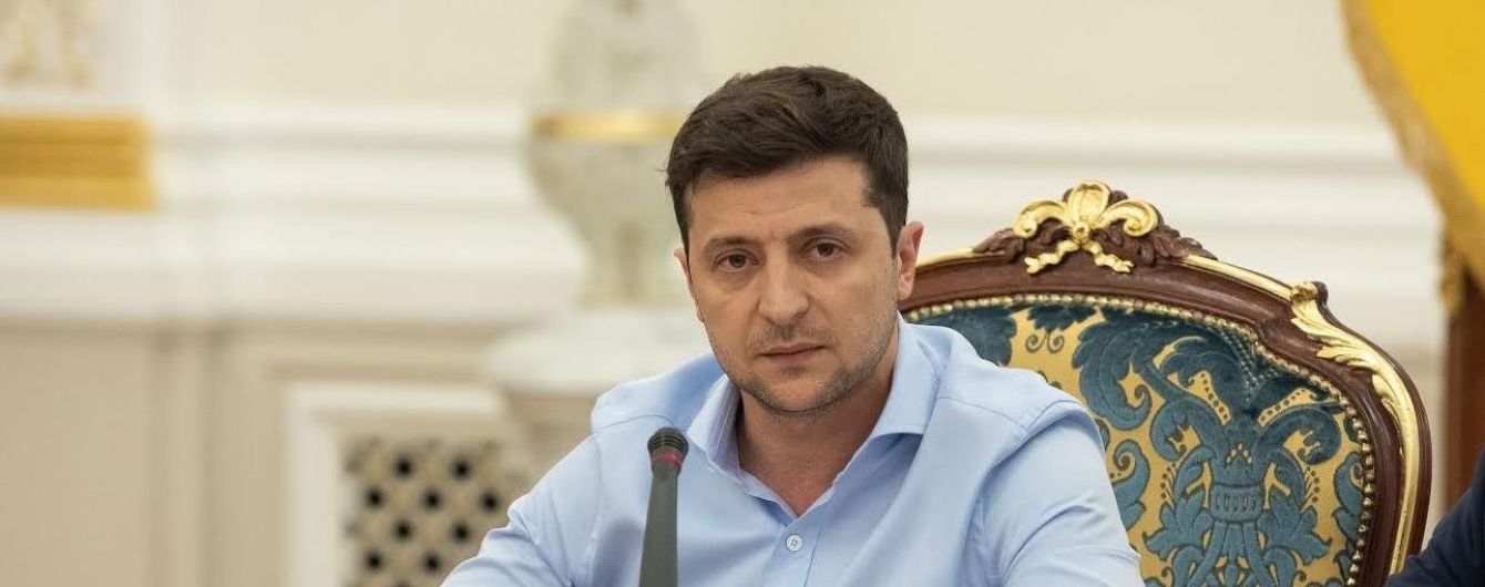"Привет вам из Киева": Зеленский объяснил, почему привез с собой много чиновников на Закарпатье
