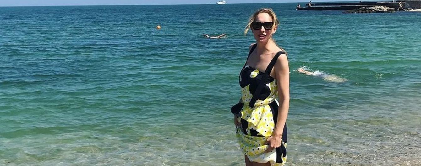 Открыла морской сезон: Катя Осадчая позировала на одесском пляже