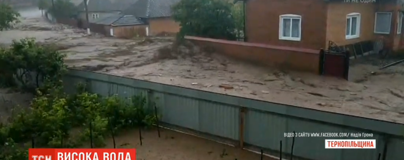 Наводнение на Тернопольщине превратило сельские улицы в бурные реки