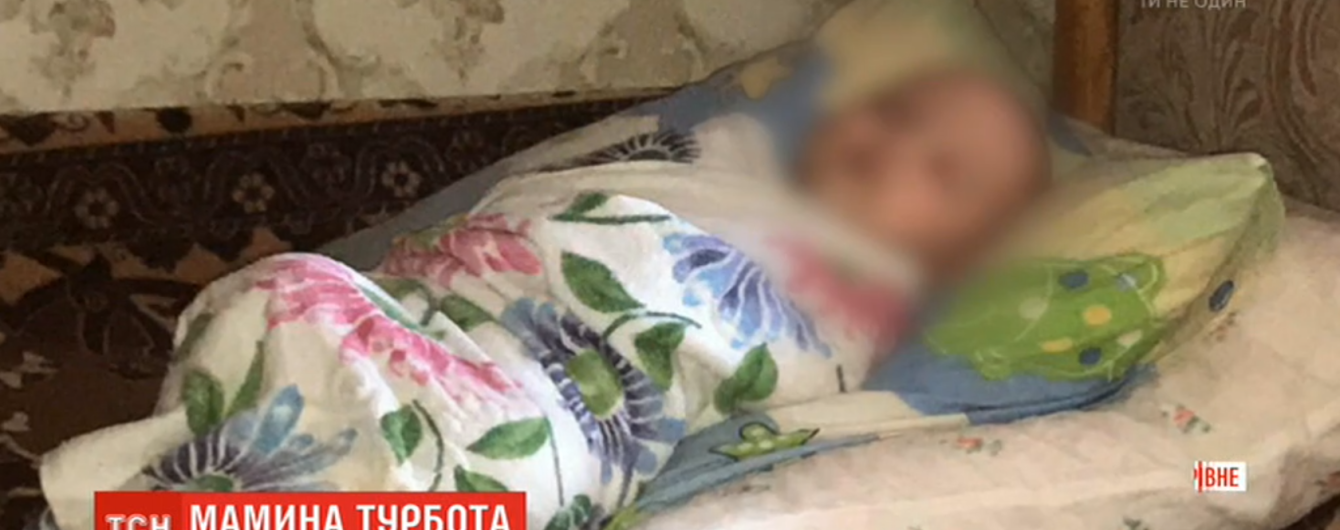 В Ровно женщина оставила в квартире семимесячного ребенка и уже несколько недель не приходит домой