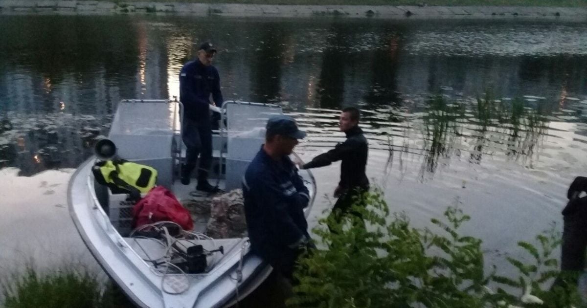 В Киеве из Русановского канала вытащили тело мужчины