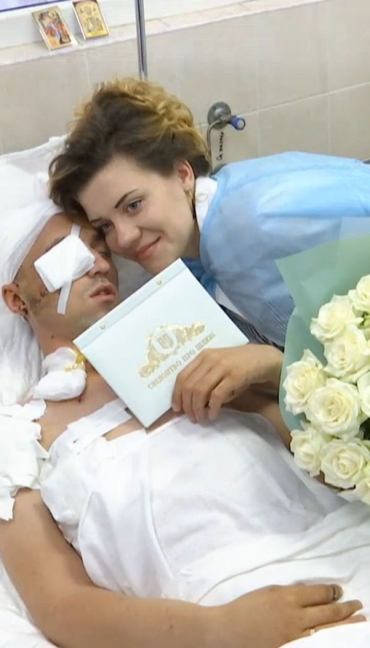 Весілля після коми: тяжкопоранений боєць одружився у реанімації