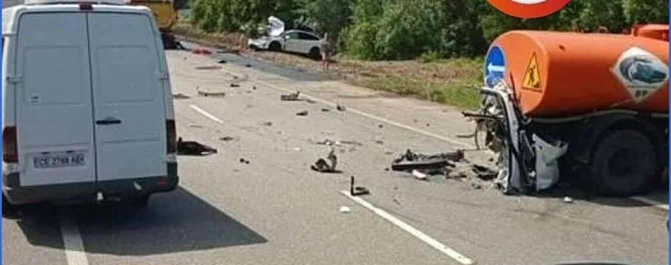 Смертельное столкновение Tesla и водовоза произошло на трассе Киев-Житомир