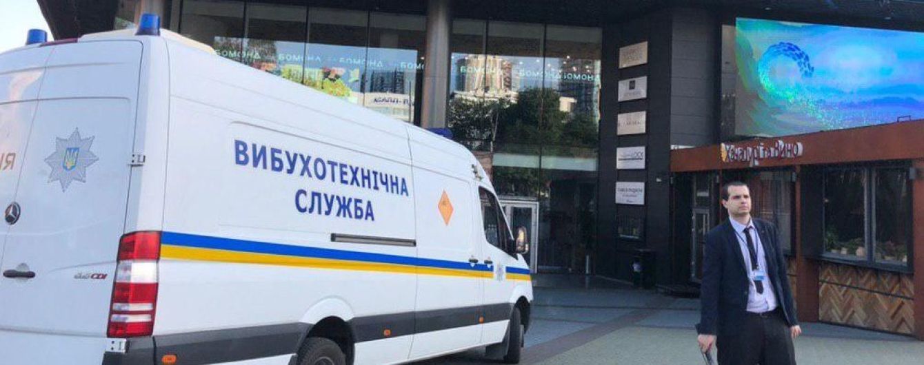 В Киеве "минировали" станции метро, Верховную Раду и Минобороны