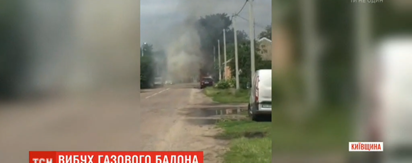 На Киевщине в автомобиле взорвался газовый баллон: пострадал 3-летний ребенок