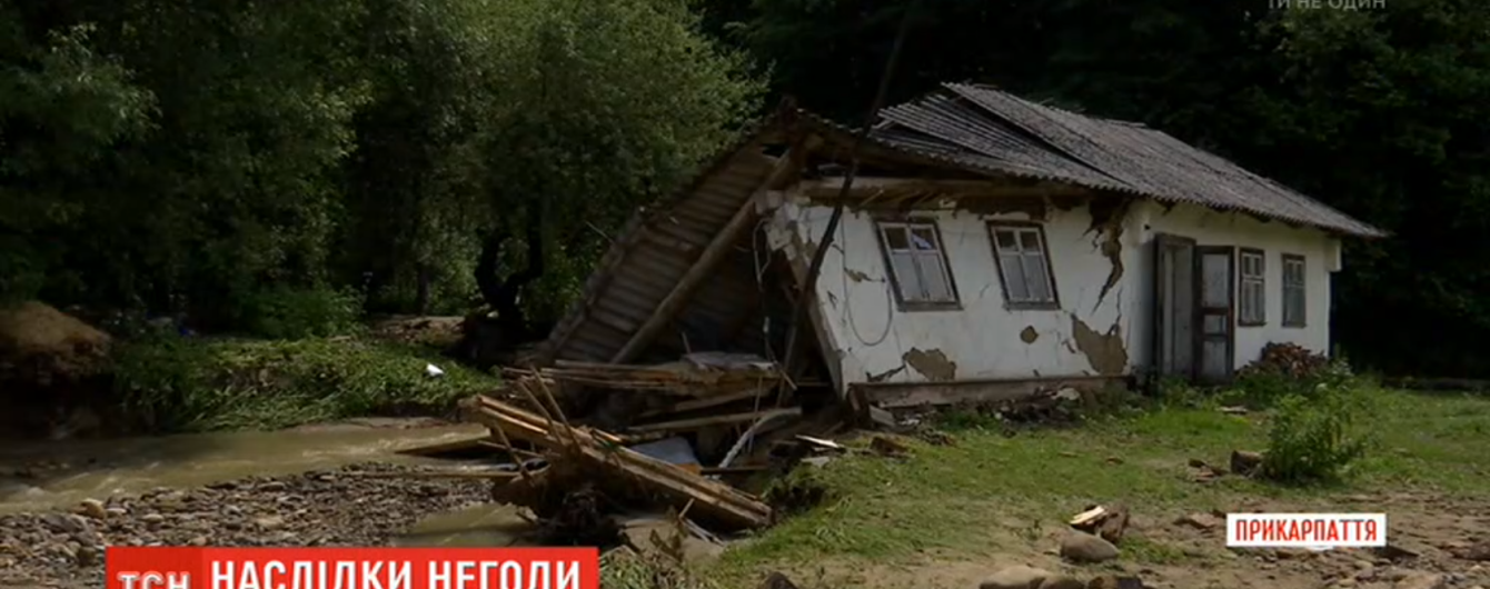 На Ивано-Франковщине вода с гор затопила хозяйства и разрушила дома