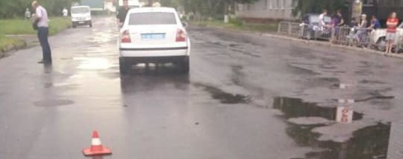 В Конотопе автомобиль начальника полиции сбил на переходе ребенка