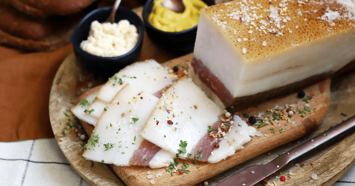 Чому лікарі рекомендують їсти сало щодня