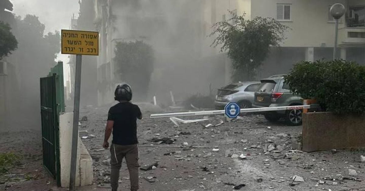 В городе Реховот ракета попала в жилой дом