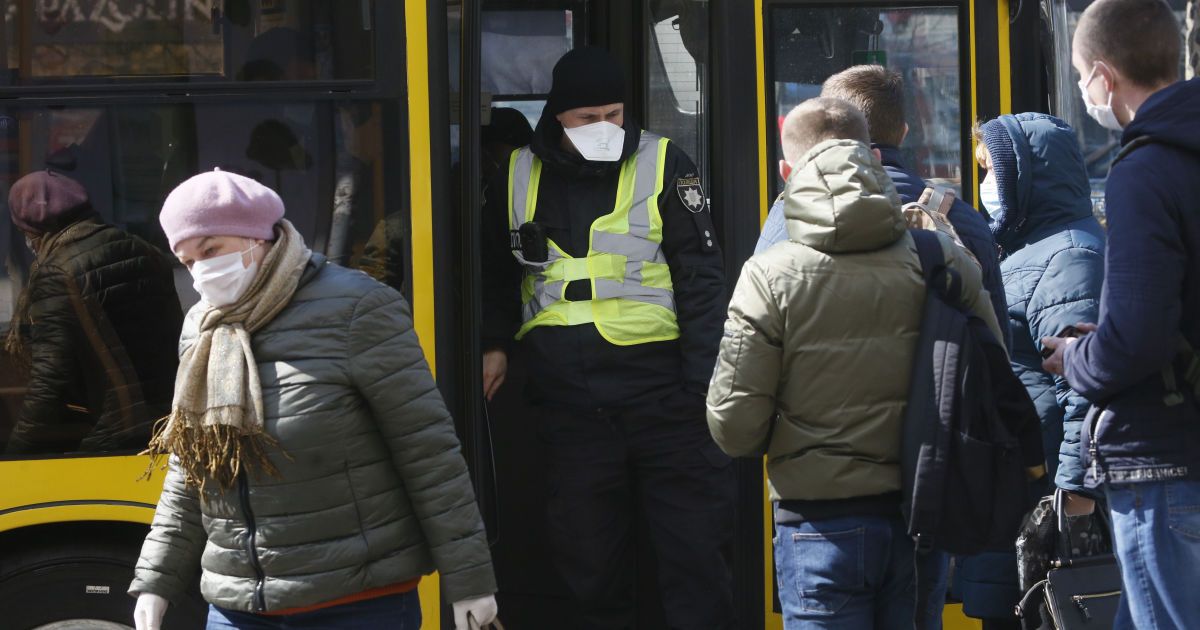 В Кабмине рассказали, почему во время локдауна после Нового года не запрещают работу транспорта