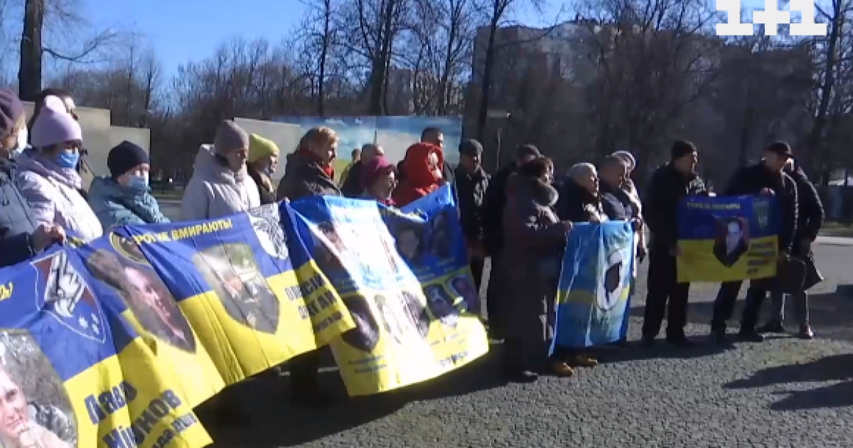 Батьки загиблих учасників бойових дій на Донбасі звернулися до російських матерів і дружин