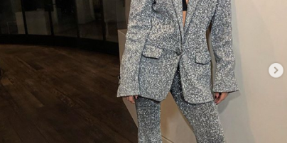 В блестящем брючном костюме: Кортни Кардашьян продемонстрировала стильный лук