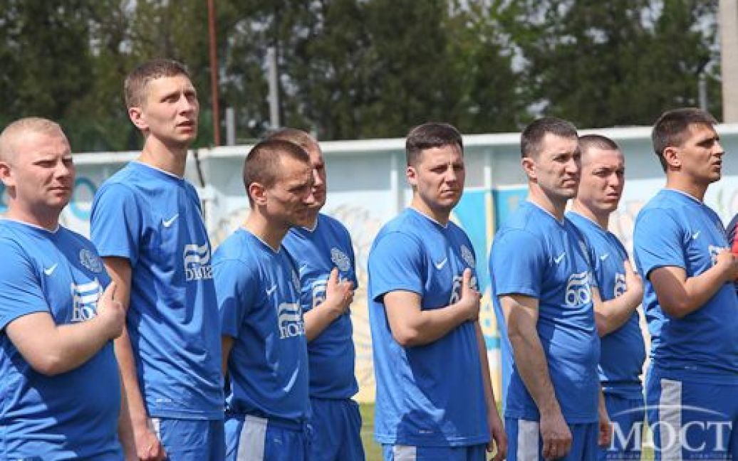 Маркевич поиграл в футбол с пограничниками. / © Мост-Днепр