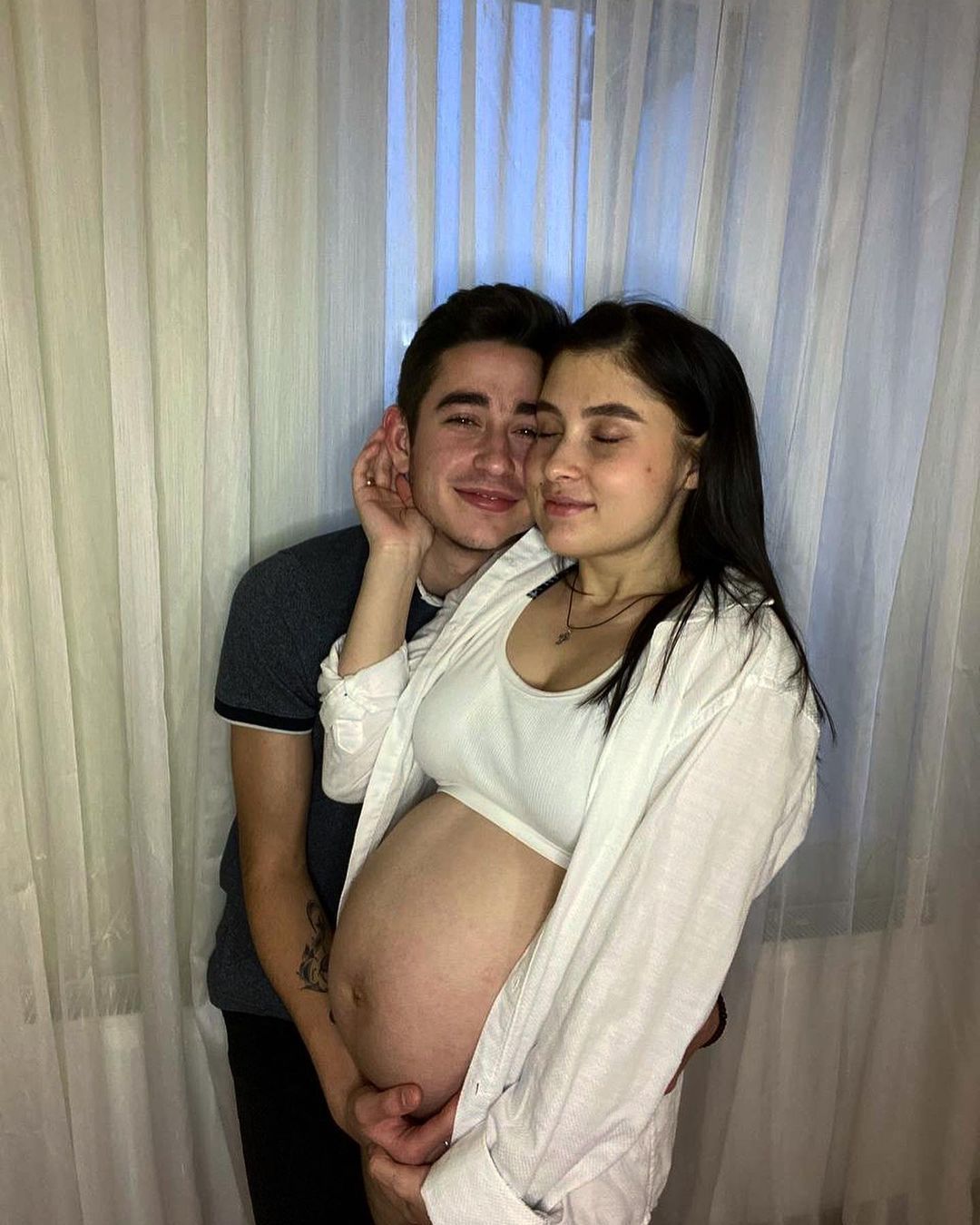 Роман Сасанчин з вагітною дружиною / © instagram.com/sasanchyn_official