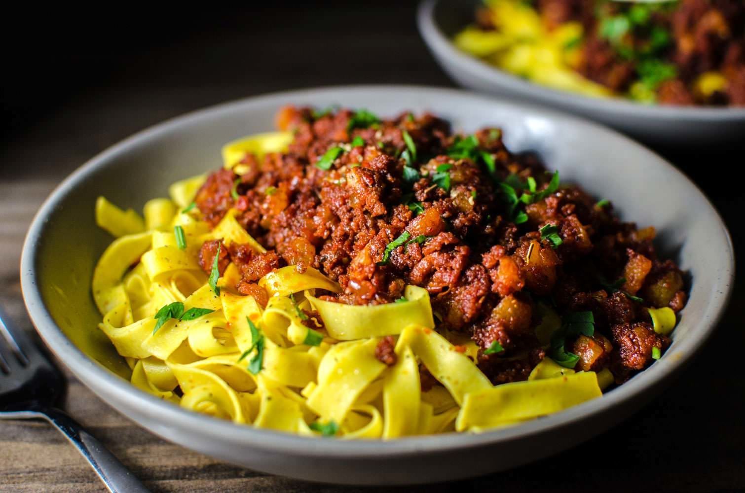 Как приготовить пасту болоньезе: Долго, но очень вкусно: рецепт домашней  пасты болоньезе от кулинарного блогера — Кулинария