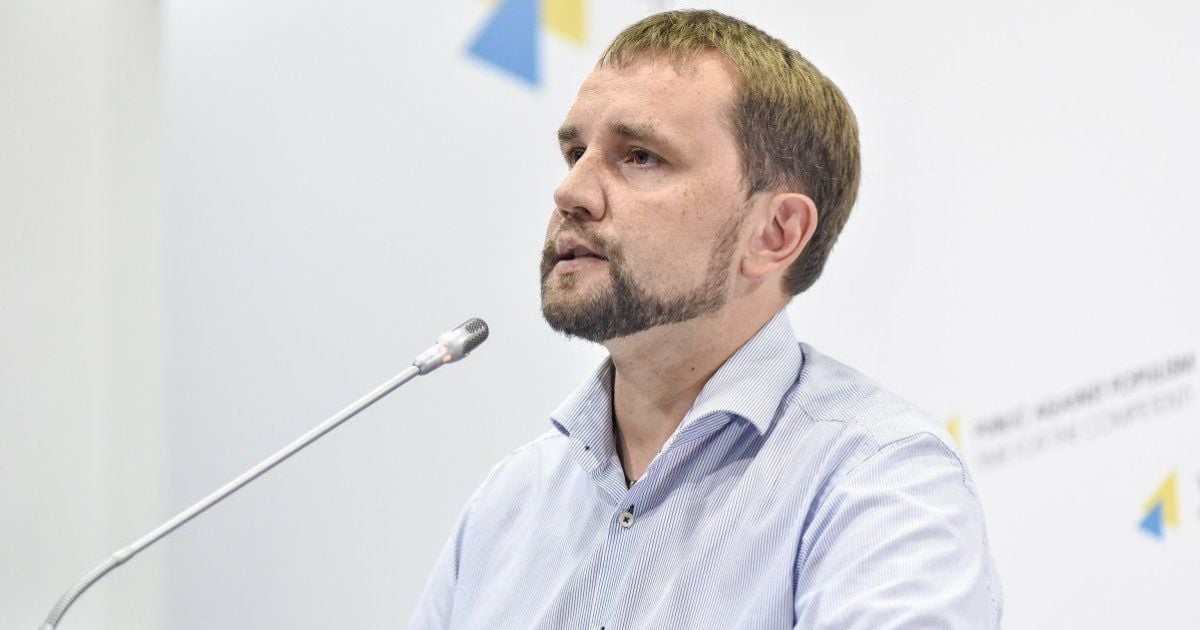 Нардепу Володимиру В'ятровичу не подобається українізація монумента "Батькіщина-мати"