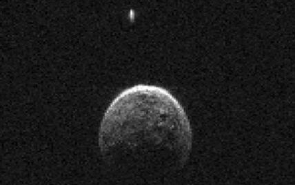 NASA показало, как огромный астероид 2004 BL86 вчера приблизился к Земле