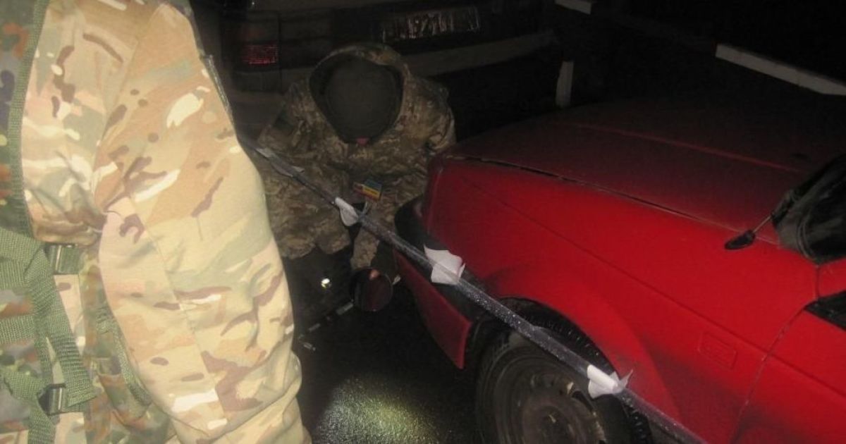 На кордоні з Росією службовий собака виявив авто з гранатами