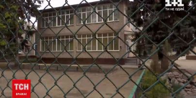 Новини України: завідувачку дитсадка, в якому напередодні з вікна випала дитина, звільнили