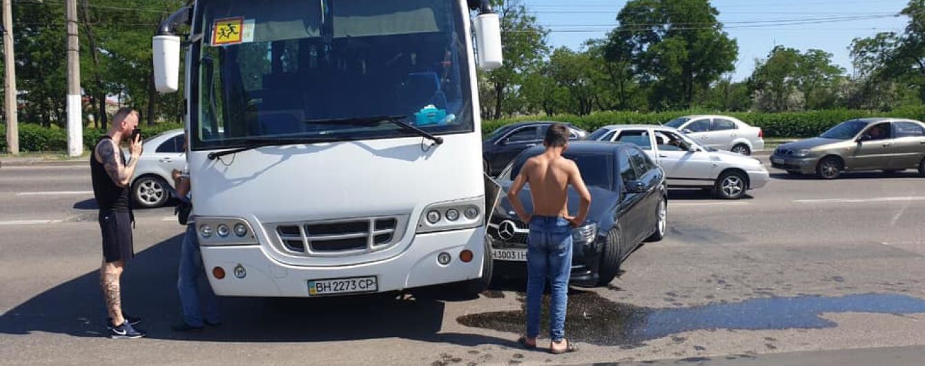 В Одессе попал в ДТП автобус, в котором ехала дочь Гриценко