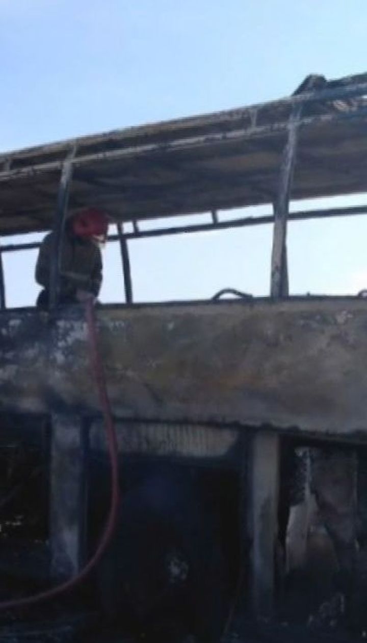 На Житомирщині під час руху загорівся пасажирський автобус
