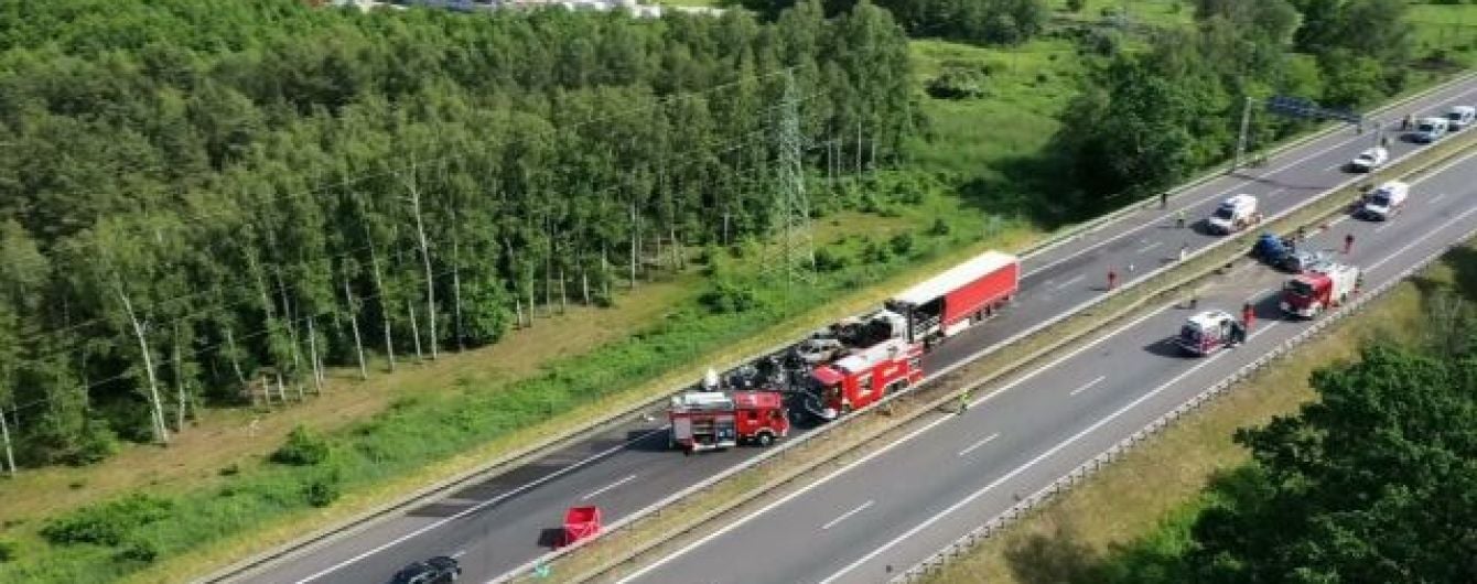 В Польше после столкновения сгорели сразу семь авто: много жертв