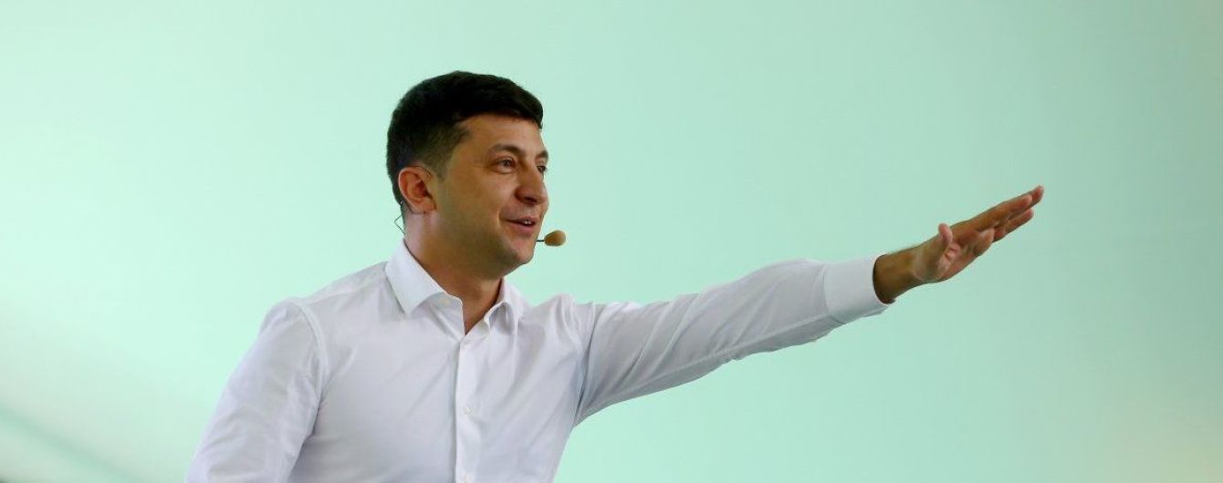 Зеленський скупався у фонтані в Маріуполі