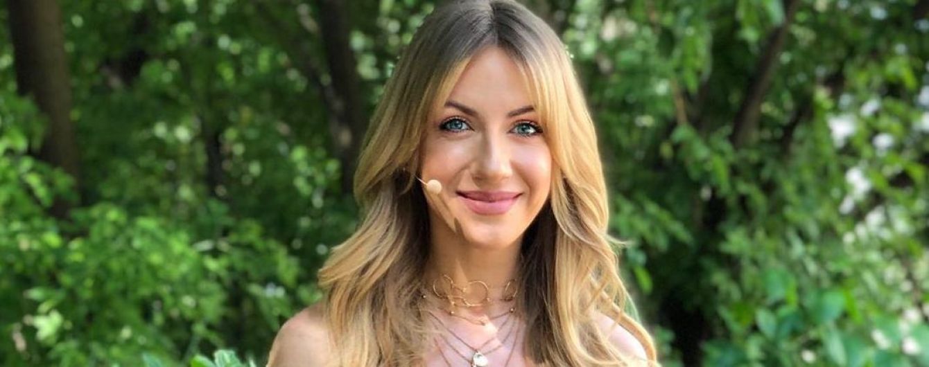 Леся Никитюк показала, как перешила мамино платье 34-летней давности
