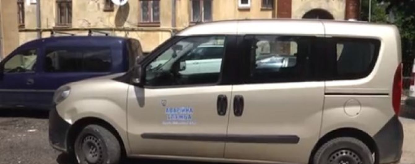 В Львове аварийщикам уже второй раз засыпают сахар в бензобаки машин
