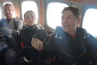 Українська парашутистка виконала свій 10-тисячний рекордний стрибок