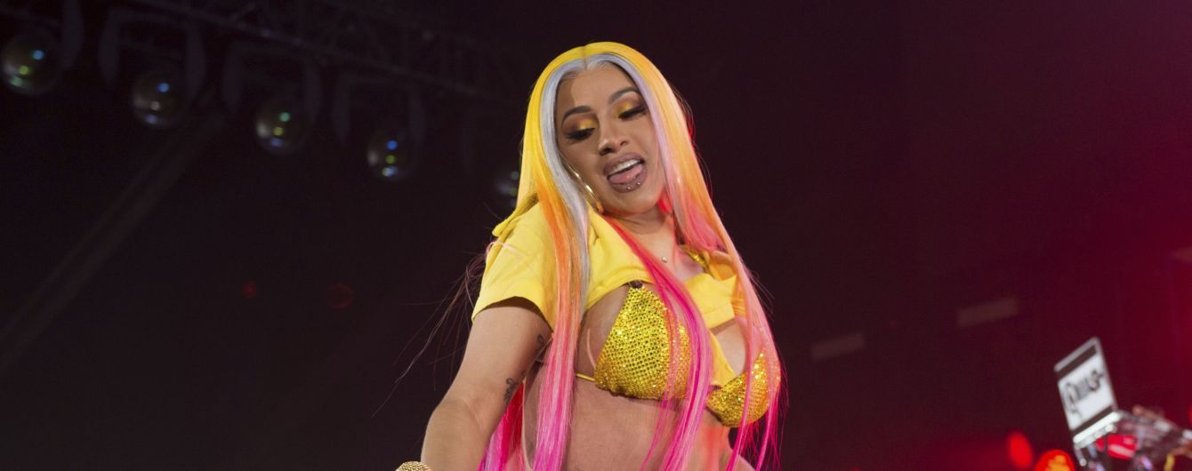 Cardi B напугала фанатов последствиями пластической операции