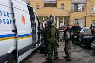 Невідомі повідомили про "замінування" цілодобових аптек у столиці