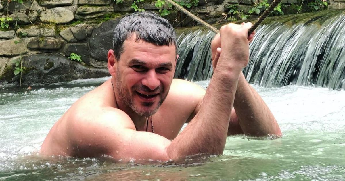"Экстремал" Арсен Мирзоян показал, как прыгал вниз головой с обрыва в воду