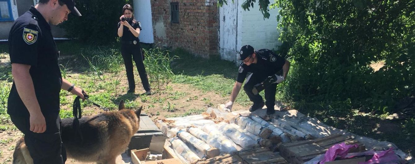 Сотни гранат и реактивных снарядов: на Ровенщине обнаружили один из крупнейших схронов с оружием
