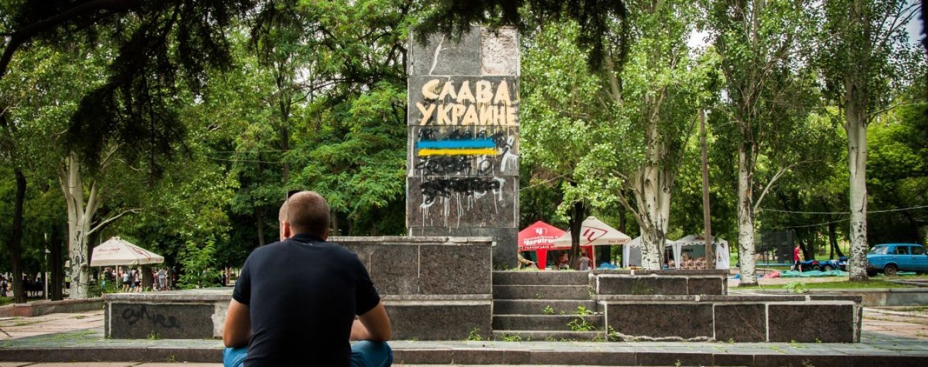 У Зеленского объяснили отношение к декоммунизации и закону о языке